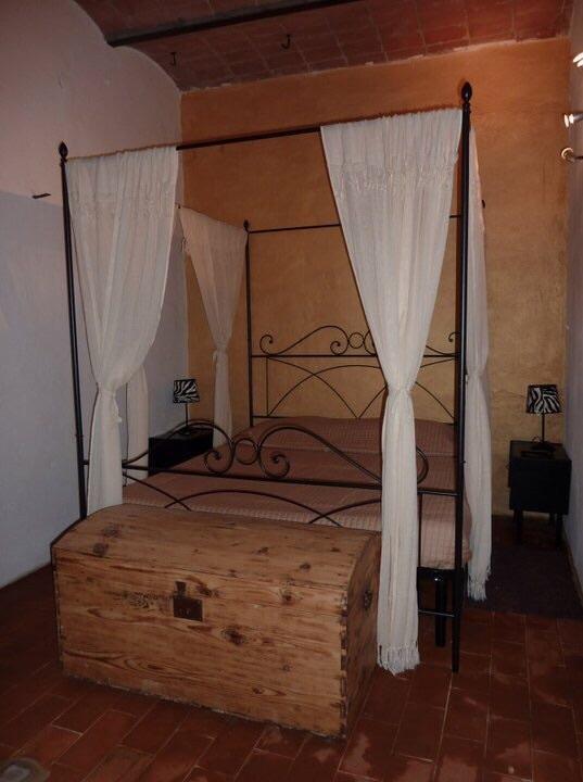 Le Stanze Di Zelinda Villa Suvereto Szoba fotó